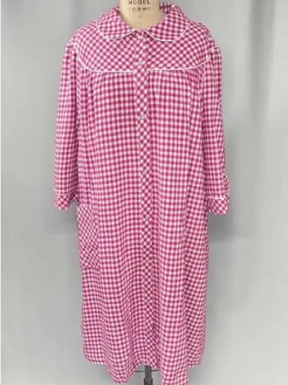 Nationsl: Large, raspberry pink Gingham snap front robe
